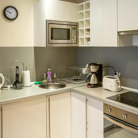 Cozy And Warm With A Separate Bedroom Appartamento