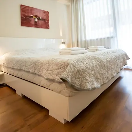 Cozy And Warm With A Separate Bedroom Appartamento
