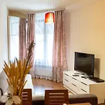 Cozy And Warm With A Separate Bedroom *