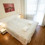 Cozy And Warm With A Separate Bedroom