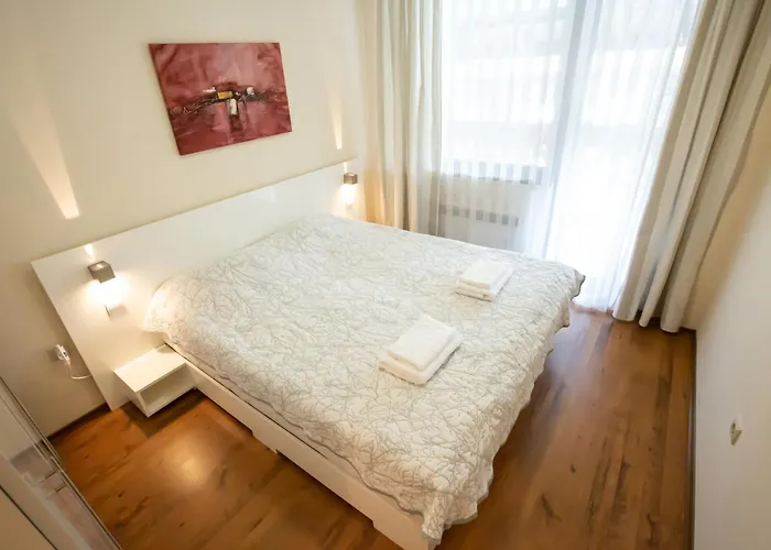 Cozy And Warm With A Separate Bedroom